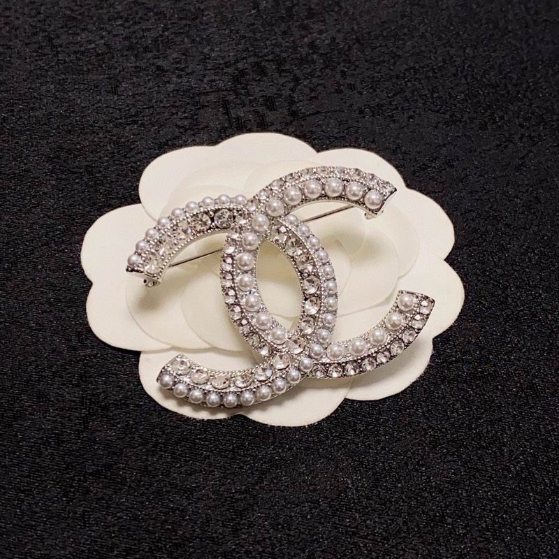 Chanel Brooch 05yxs95